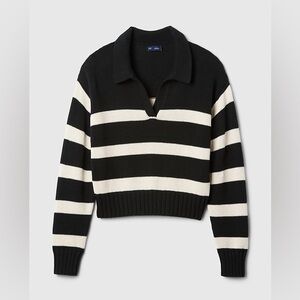 GAP Black and Cream V-Neck Sweater